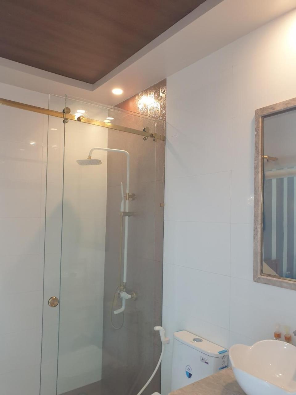 Khach San Quoc Te Hotell Cà Mau Exteriör bild